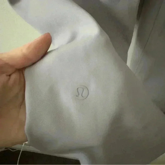 Lululemon On the Fly 7/8 Pant 27"
Silverscreen 4 - Picture 11 of 12